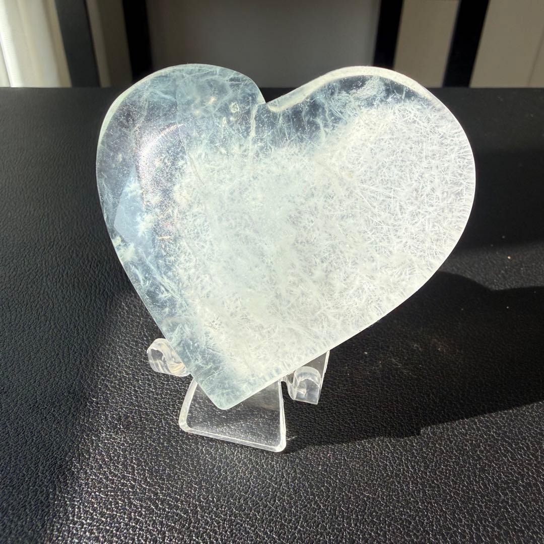 【にじいろ】天然石フローライトのハート　置物　台座付きNO.021307
