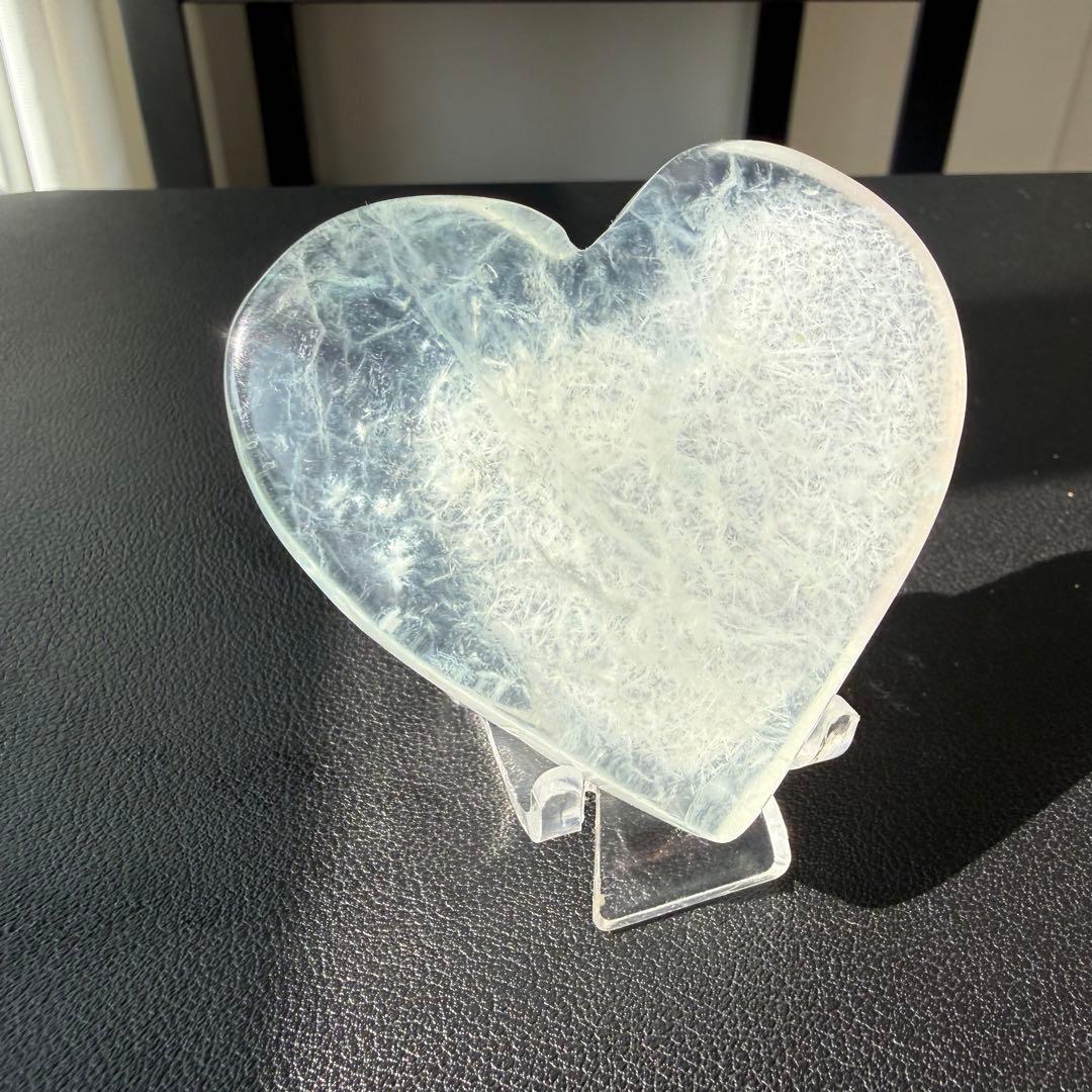 【にじいろ】天然石フローライトのハート　置物　台座付きNO.021307