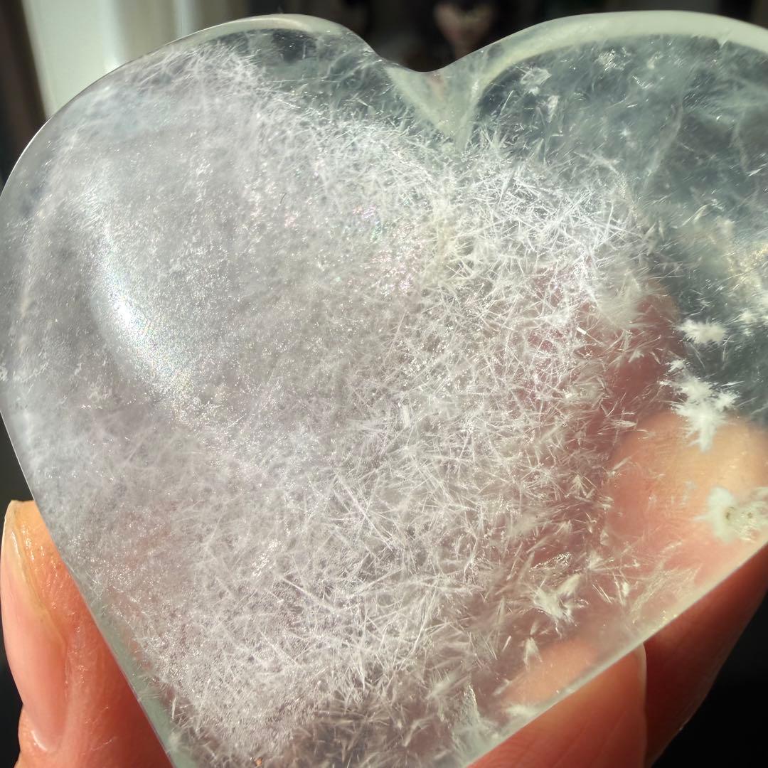 【にじいろ】天然石フローライトのハート　置物　台座付きNO.021307