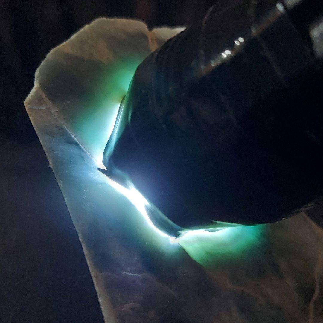 希少！産出量の少ないブルーグリーンが綺麗な グアテマラ翡翠原石3面