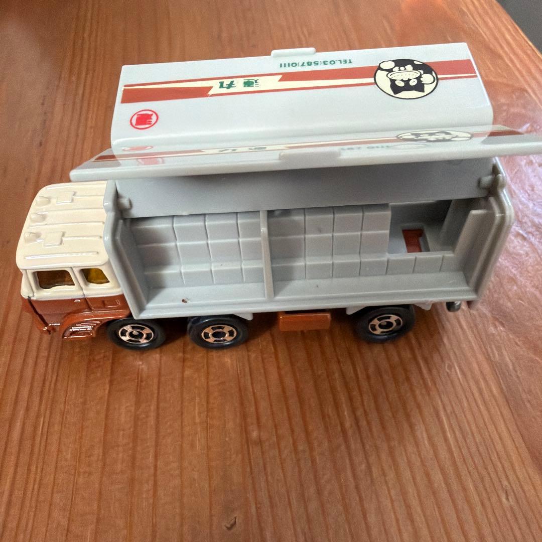 トミカ 1/127 FUSOウィングルーフトラック 76 丸運