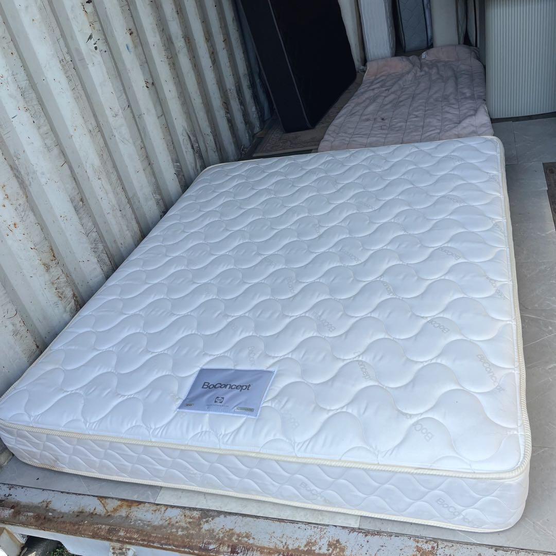 取付無料！ボーコンセプト シーリー おしゃれホワイトクイーンマットレス✨