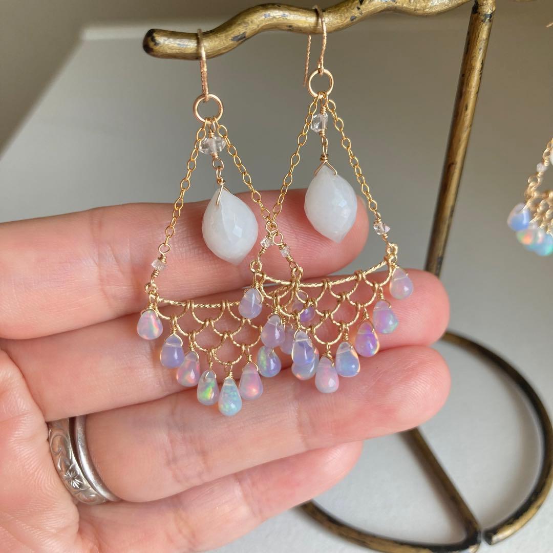 14kgf カラーオパールとシリマナイトのピアス