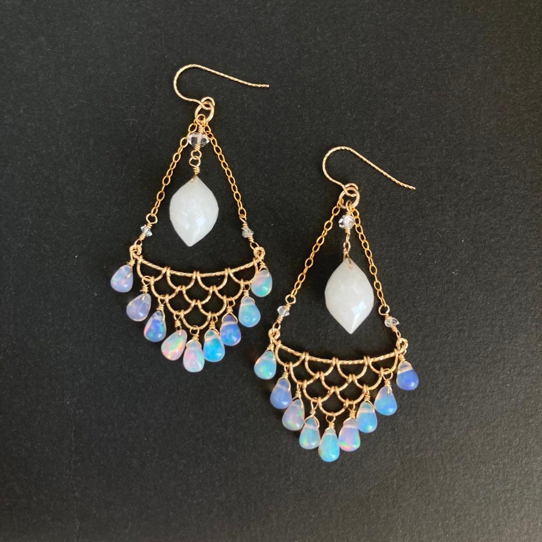 14kgf カラーオパールとシリマナイトのピアス