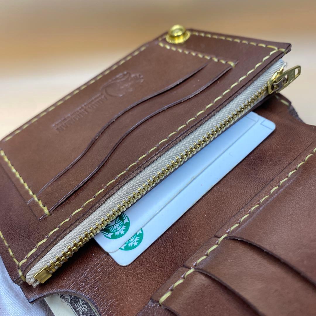 栃木レザー お札折らずに収納できる無骨なミドルトラッカーウォレット