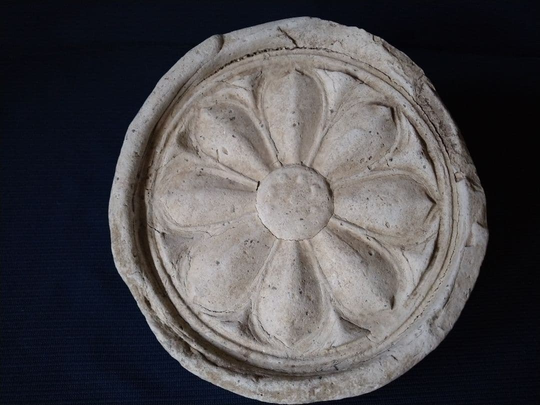 白鳳時代　単弁蓮花文鐙瓦　仏教美術　古美術　須恵器　土器　壺　寺院跡　発掘品