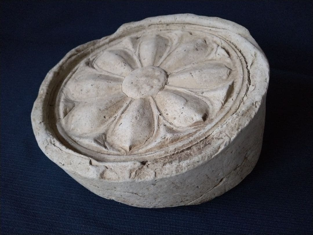 白鳳時代　単弁蓮花文鐙瓦　仏教美術　古美術　須恵器　土器　壺　寺院跡　発掘品