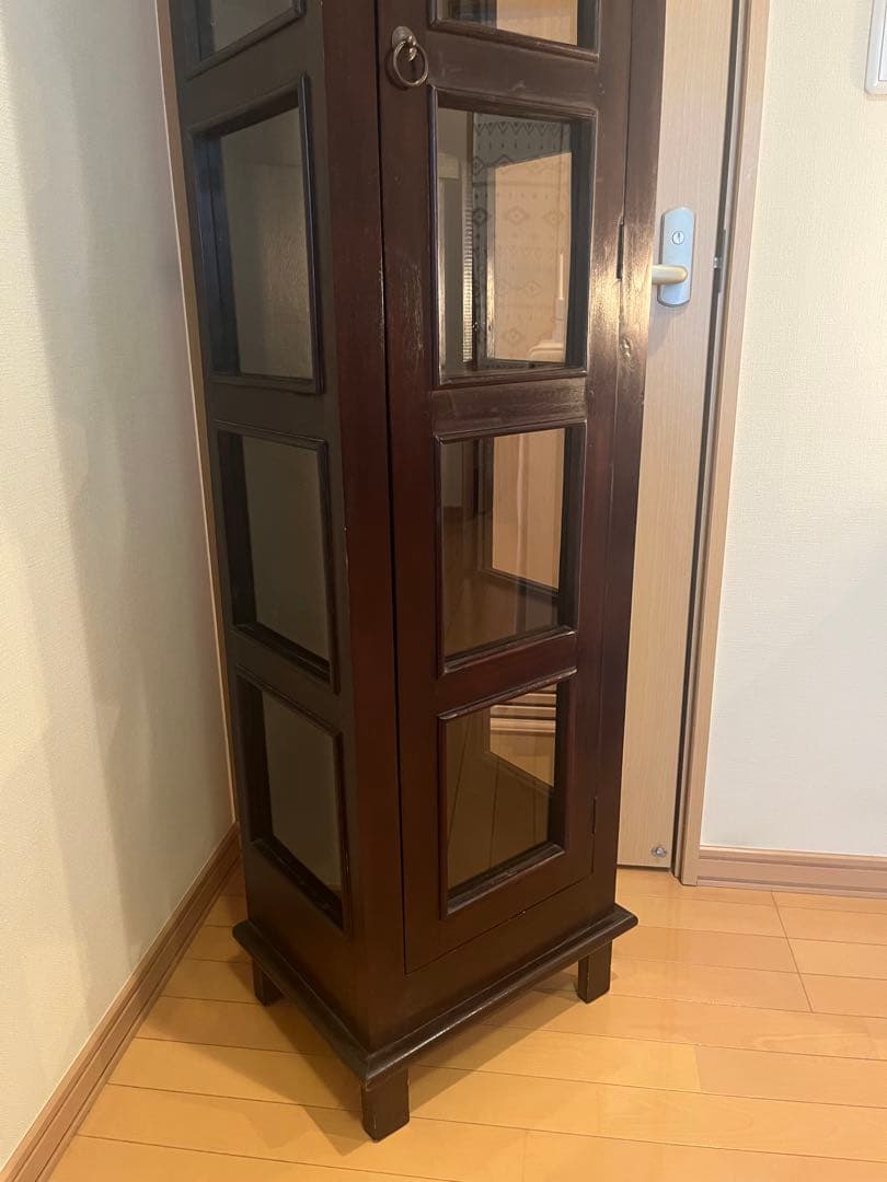 木製ガラス扉付キャビネット 本棚　アジアン家具　キャビネット