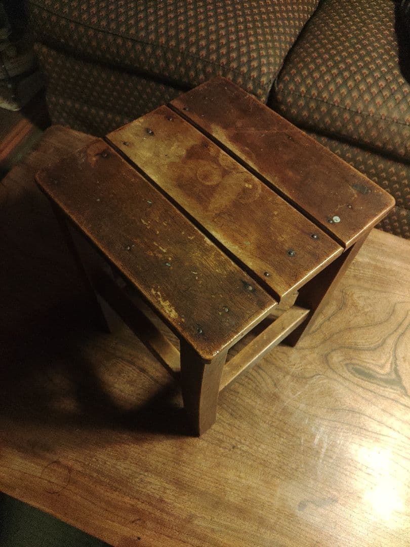 ヴィンテージ 木製スツール 角椅子 花台 飾り台　チェア　レトロ　無垢