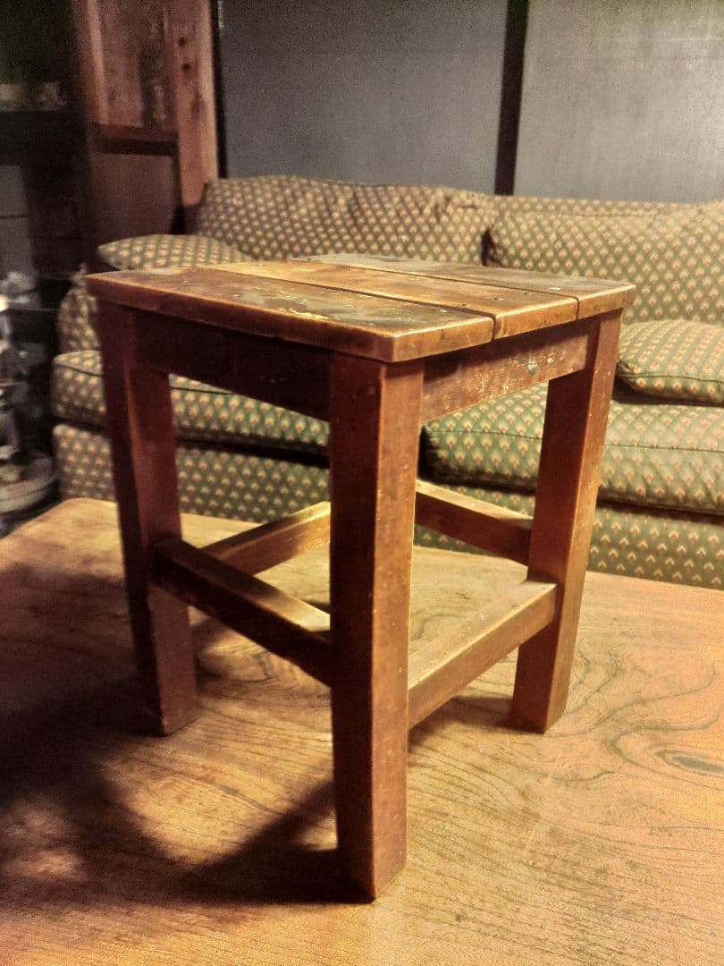 ヴィンテージ 木製スツール 角椅子 花台 飾り台　チェア　レトロ　無垢