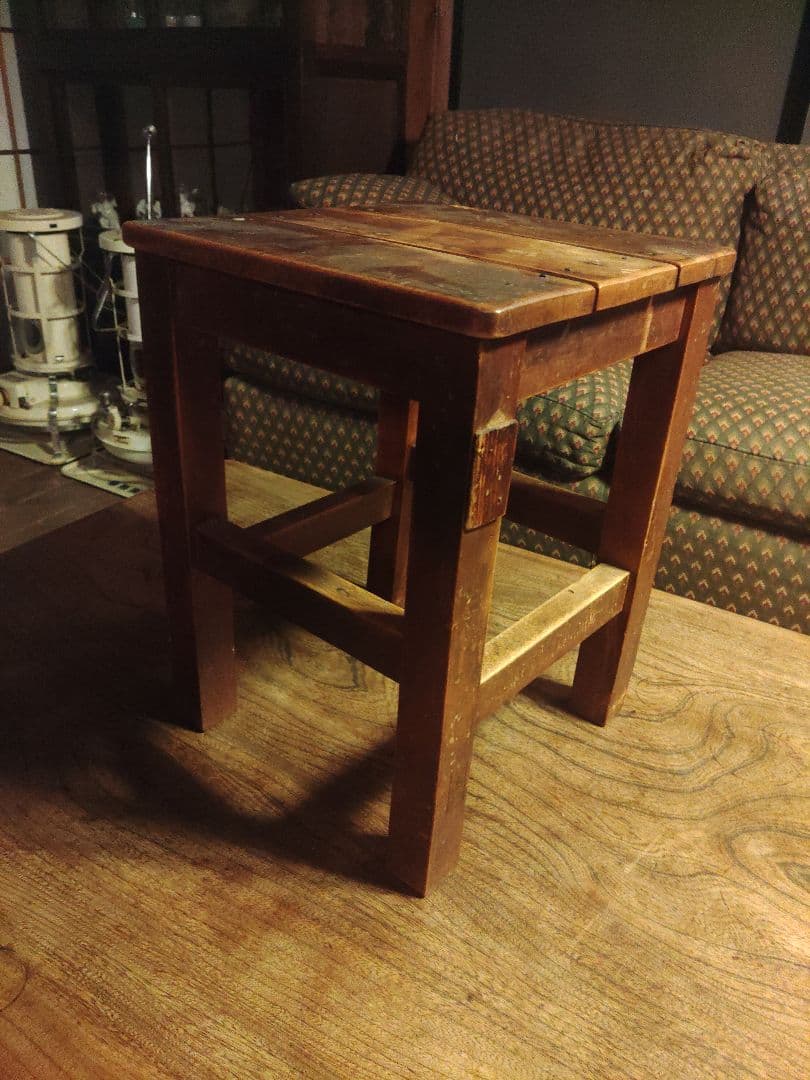 ヴィンテージ 木製スツール 角椅子 花台 飾り台　チェア　レトロ　無垢