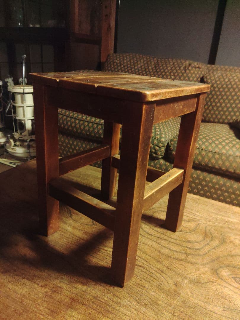 ヴィンテージ 木製スツール 角椅子 花台 飾り台　チェア　レトロ　無垢