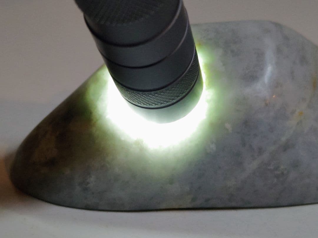 白灰 371g 翡翠 ヒスイ 原石 鑑賞石 自然石 誕生石 鉱物 鉱石 水石