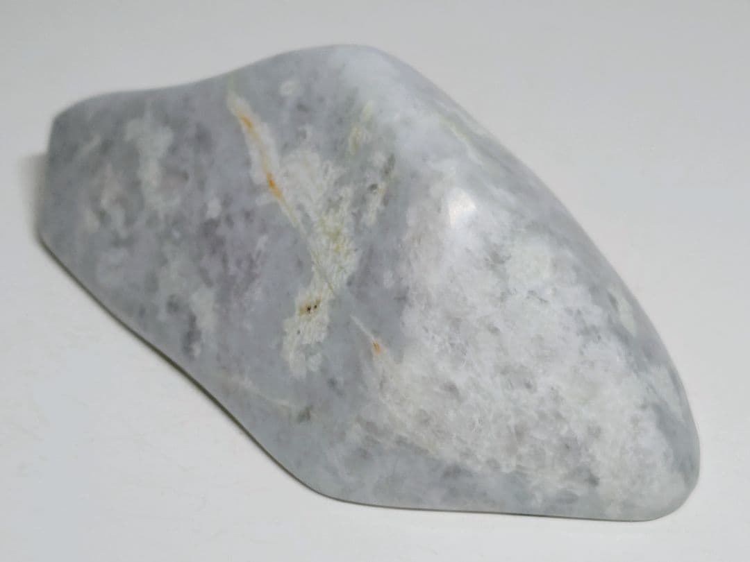 白灰 371g 翡翠 ヒスイ 原石 鑑賞石 自然石 誕生石 鉱物 鉱石 水石