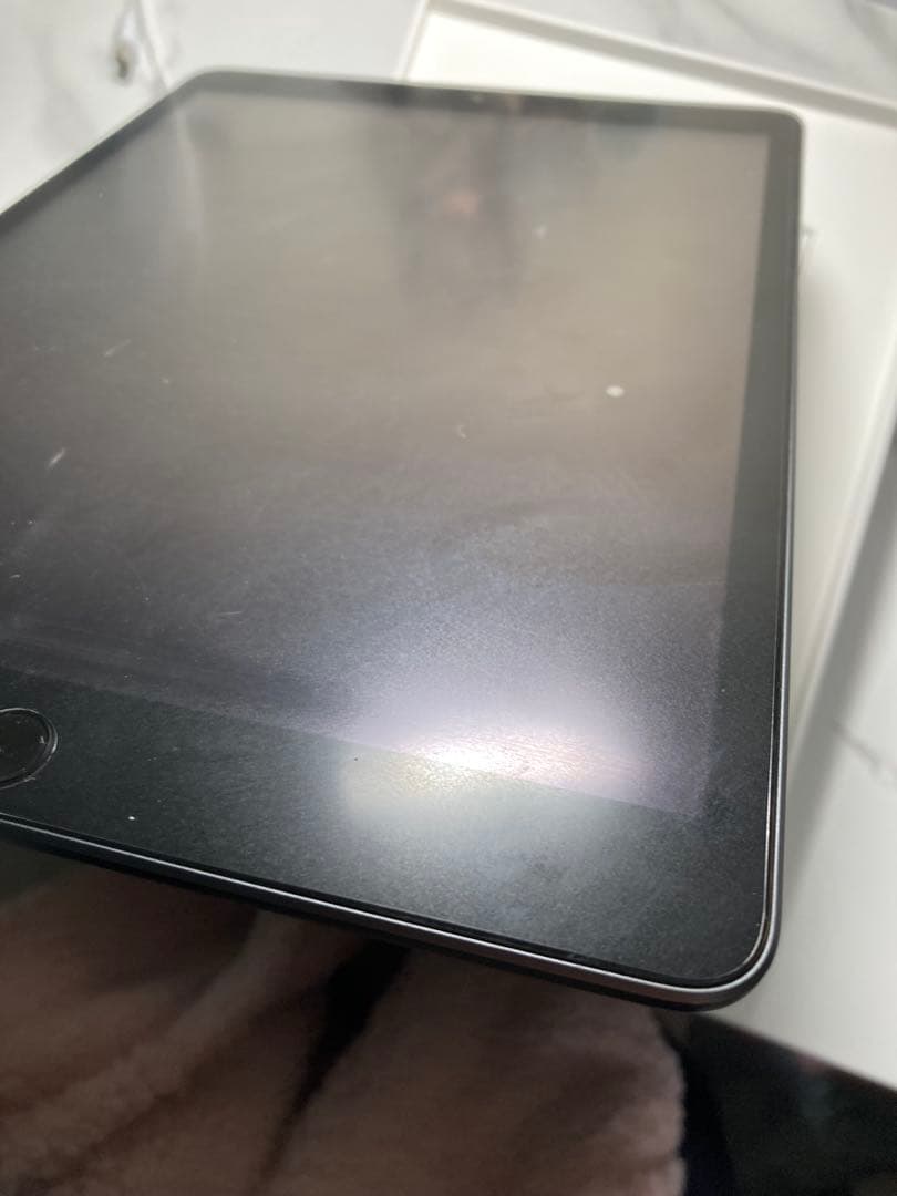 iPad 第9世代、64GB、充電コードなし、箱に汚れあり