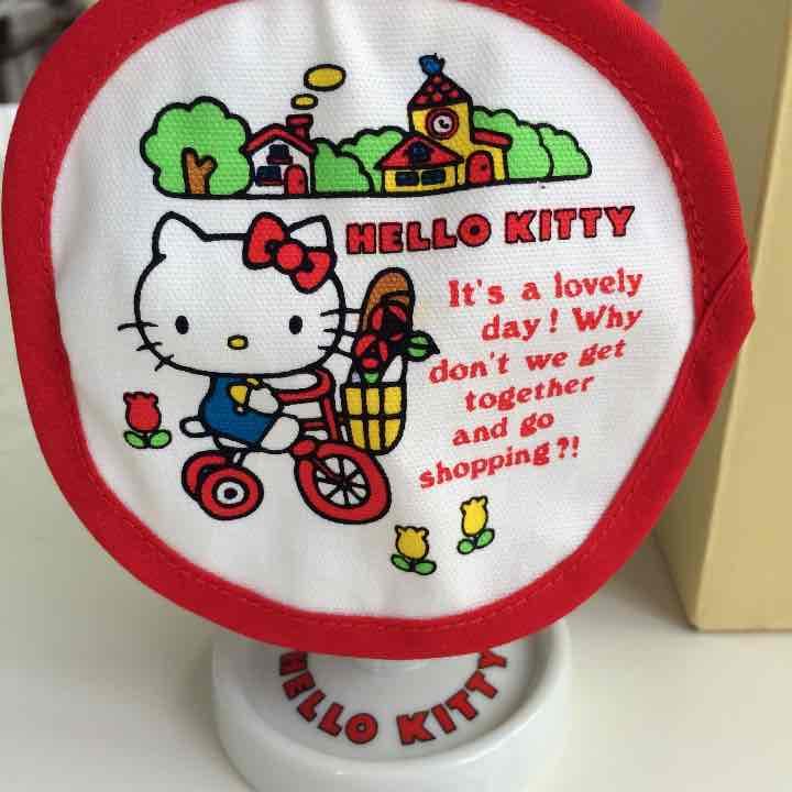 【新品未使用】ハローキティ　陶器製　スタンドミラー　卓上ミラー　鏡　メイクミラー