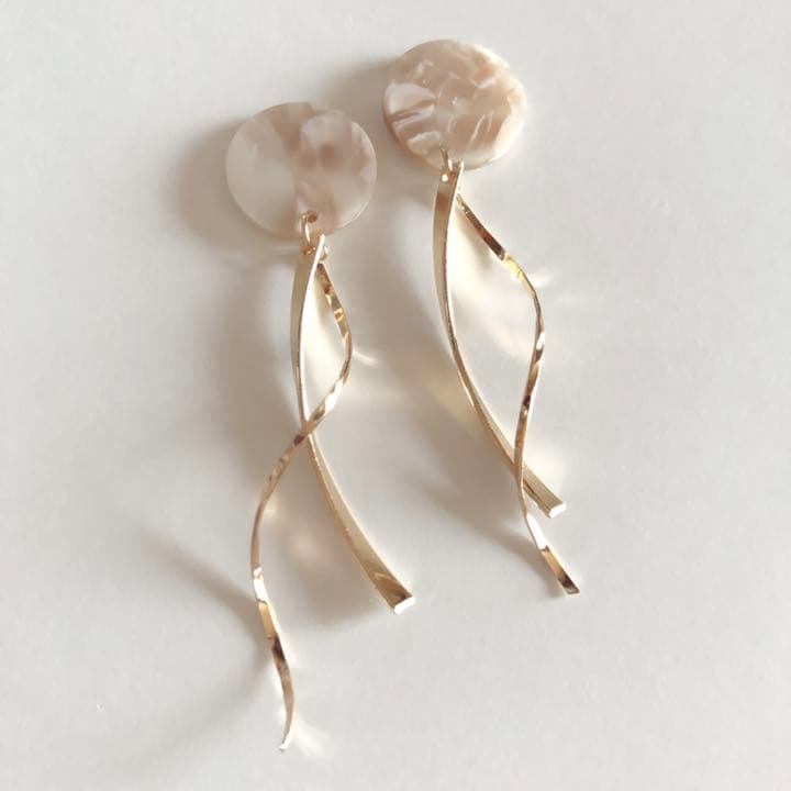 ダブルツイスト♡ラテベージュ ハンドメイド ピアス ロング イヤリング ゴールド