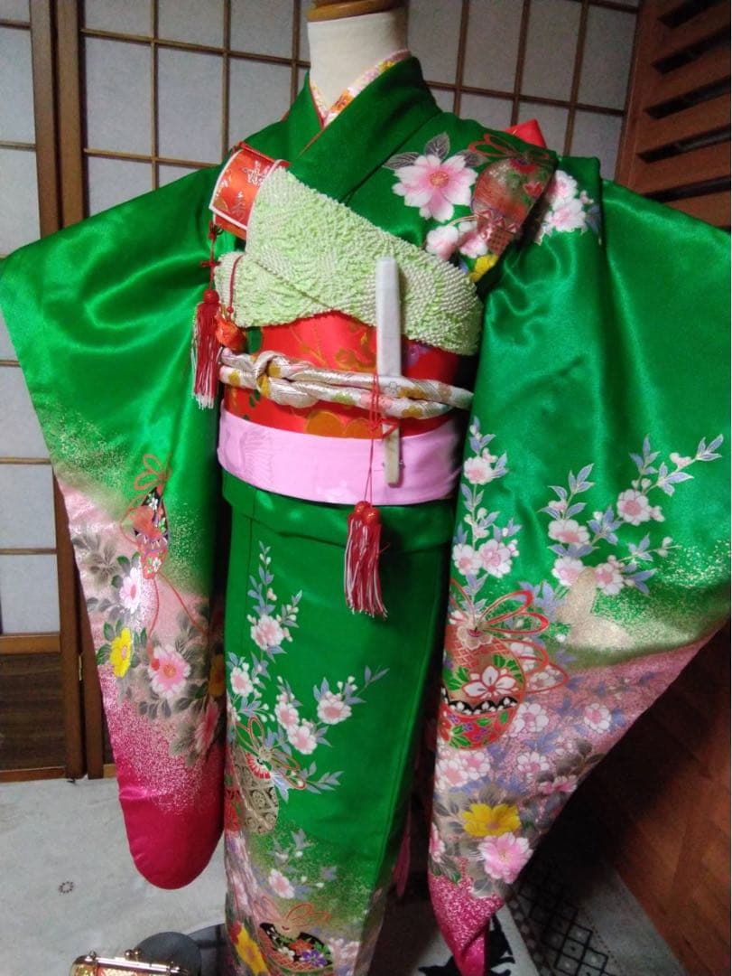 Keiko です。7歳向け・化繊のお着物セット