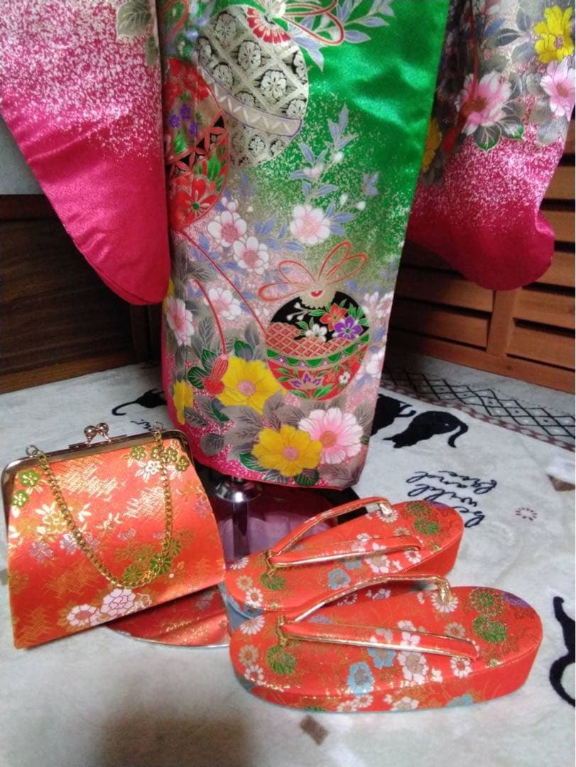 Keiko です。7歳向け・化繊のお着物セット