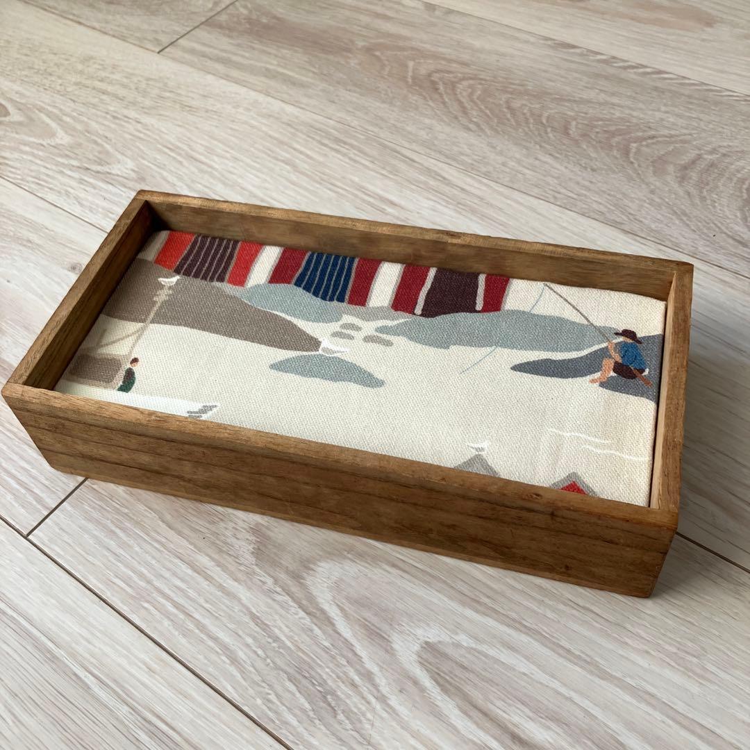 【匿名配送】北欧　インテリア雑貨　北欧布地　古い木箱　ART 額　海岸　釣り人