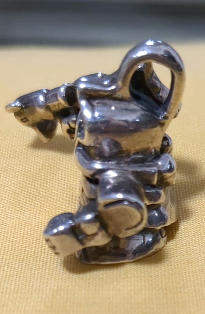 機動戦士　ガンダム　シルバーペンダントトップ　ドム