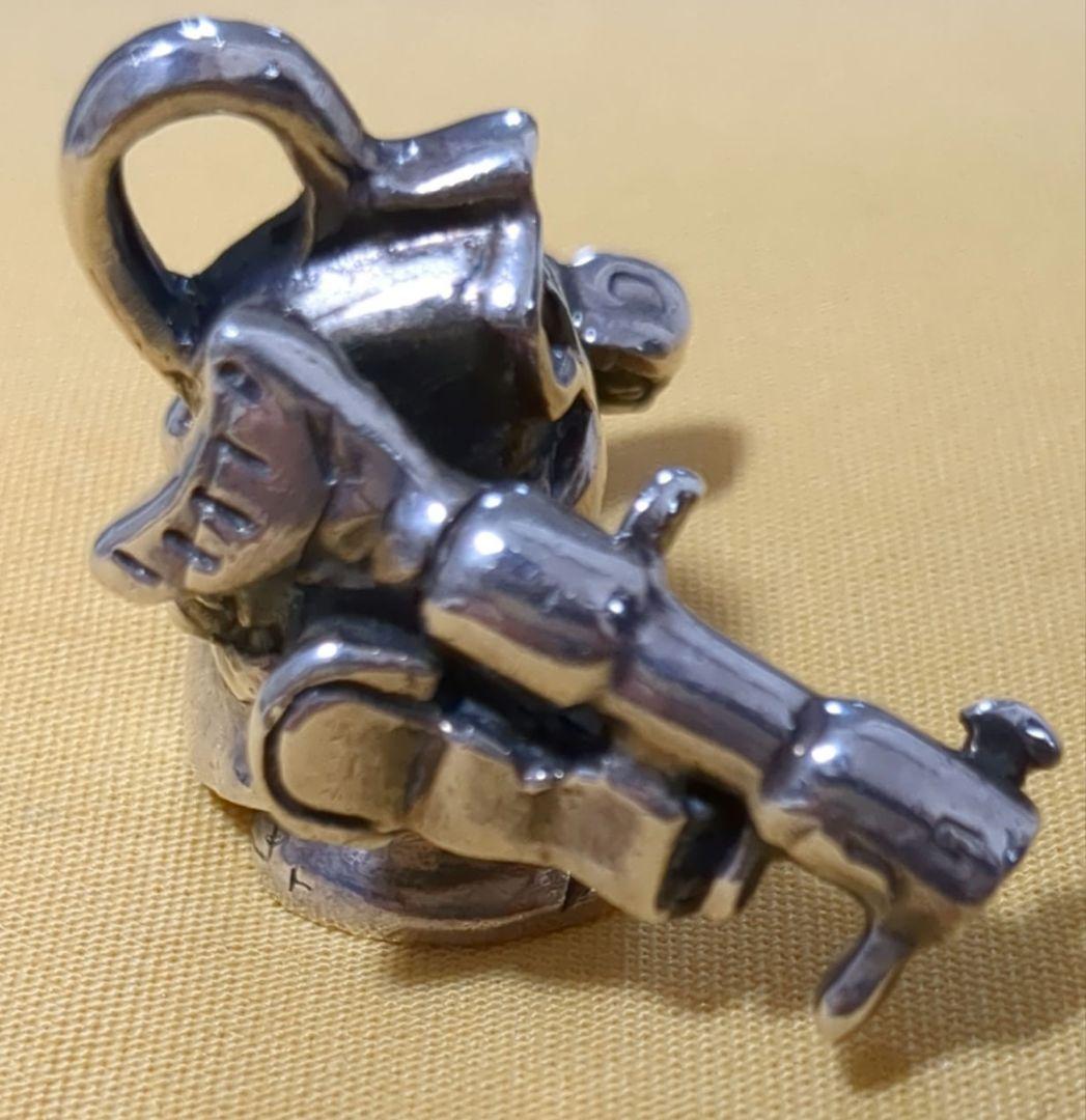 機動戦士　ガンダム　シルバーペンダントトップ　ドム