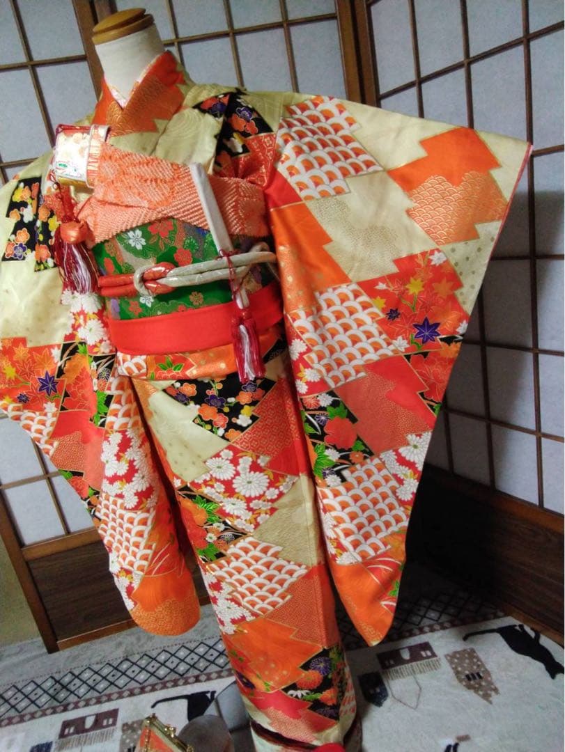 ichiyo です。7歳向け・正絹・お着物のセット・目立たない汚れあり