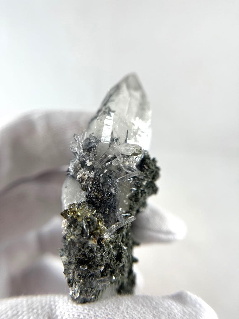 【鉱物商店】水晶+ 鉄マンガン重石+ 輝蒼鉛鉱+ 緑泥石