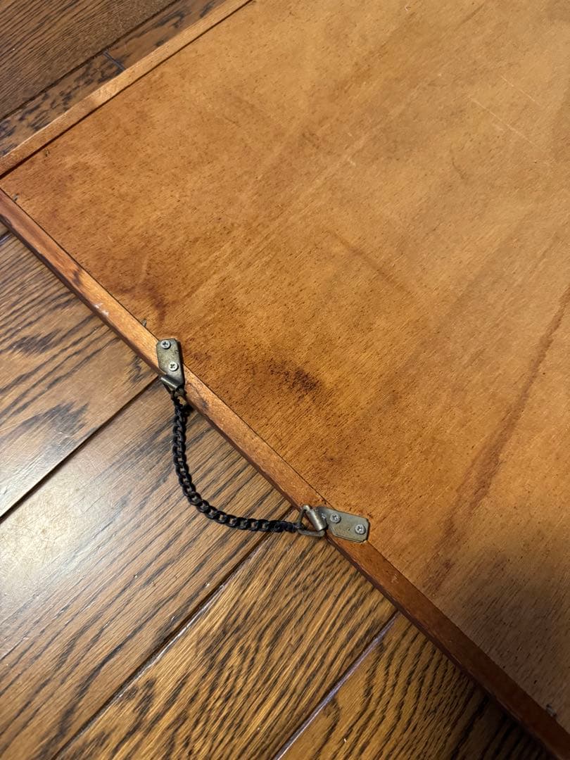 彫刻入り木製フレームの壁掛けミラー