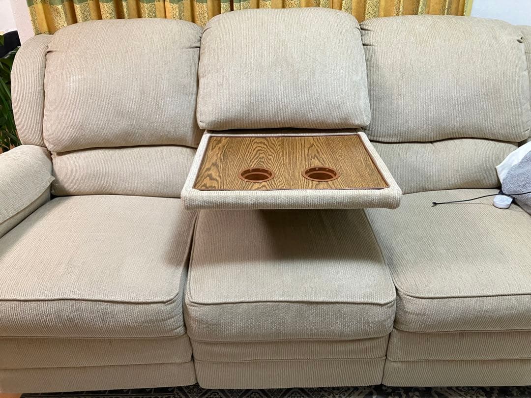 IDCベージュ 3人掛けソファ ファブリック　足がのばせる