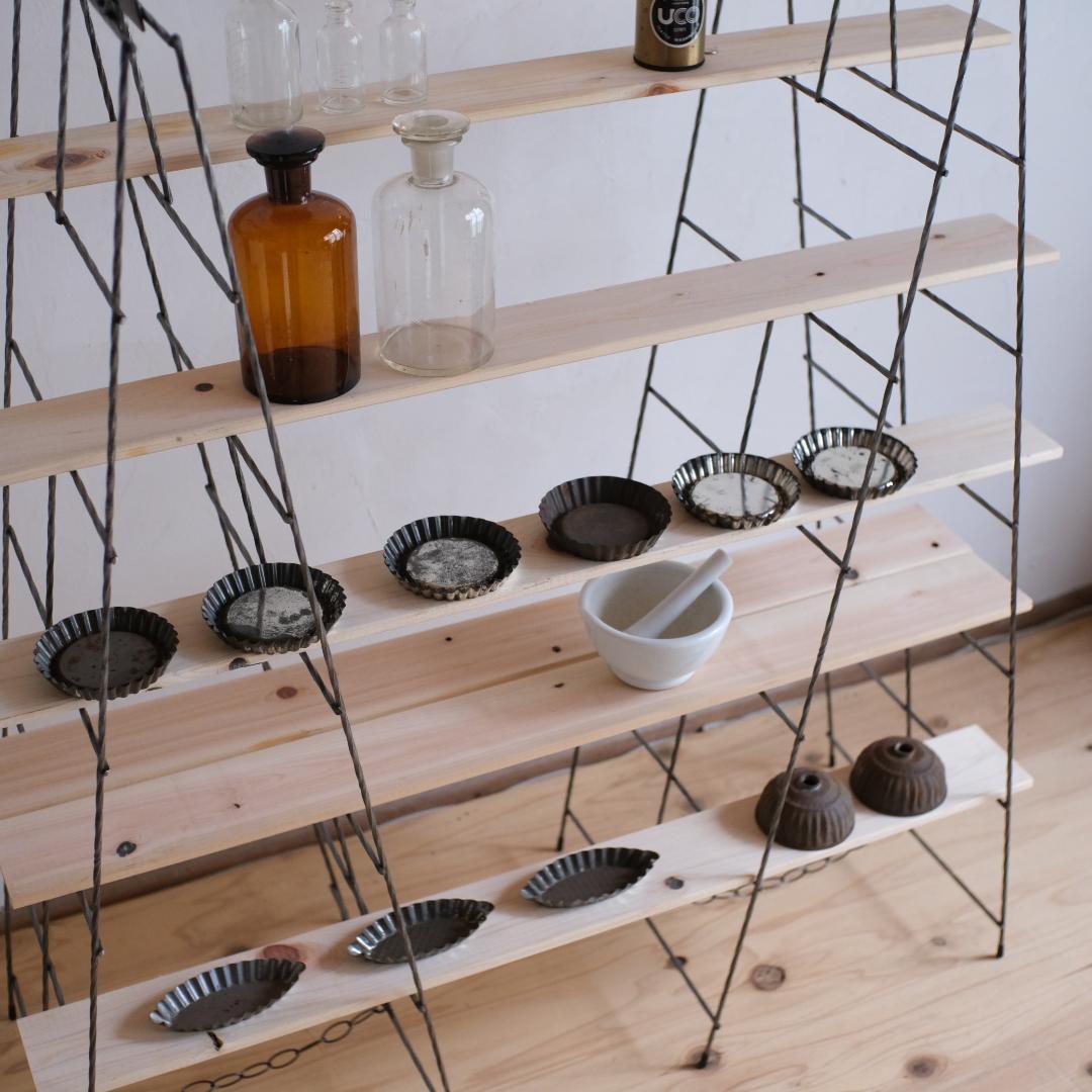 無骨なアイアン脚＆ウッドの飾り棚ｐイベント什器　アトリエ ラック