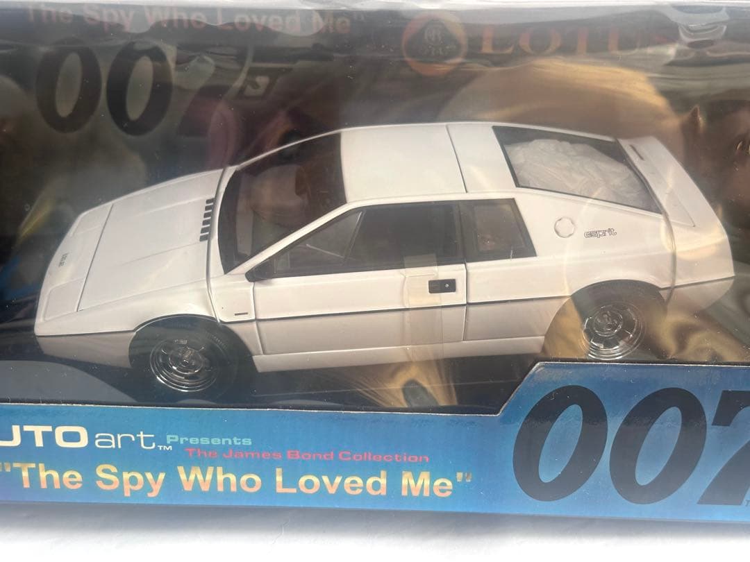 1/18 オートアート　ロータス エスプリ 007 私を愛したスパイ