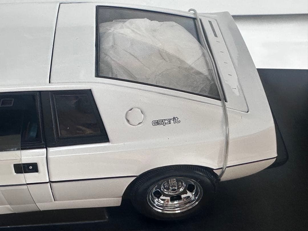 1/18 オートアート　ロータス エスプリ 007 私を愛したスパイ