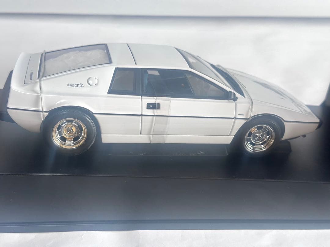 1/18 オートアート　ロータス エスプリ 007 私を愛したスパイ