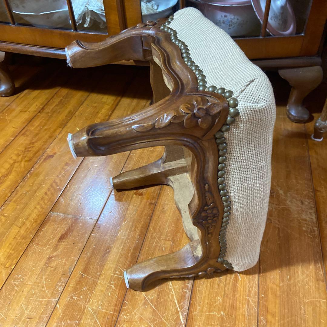 アンティークニードルポイントオツトマン