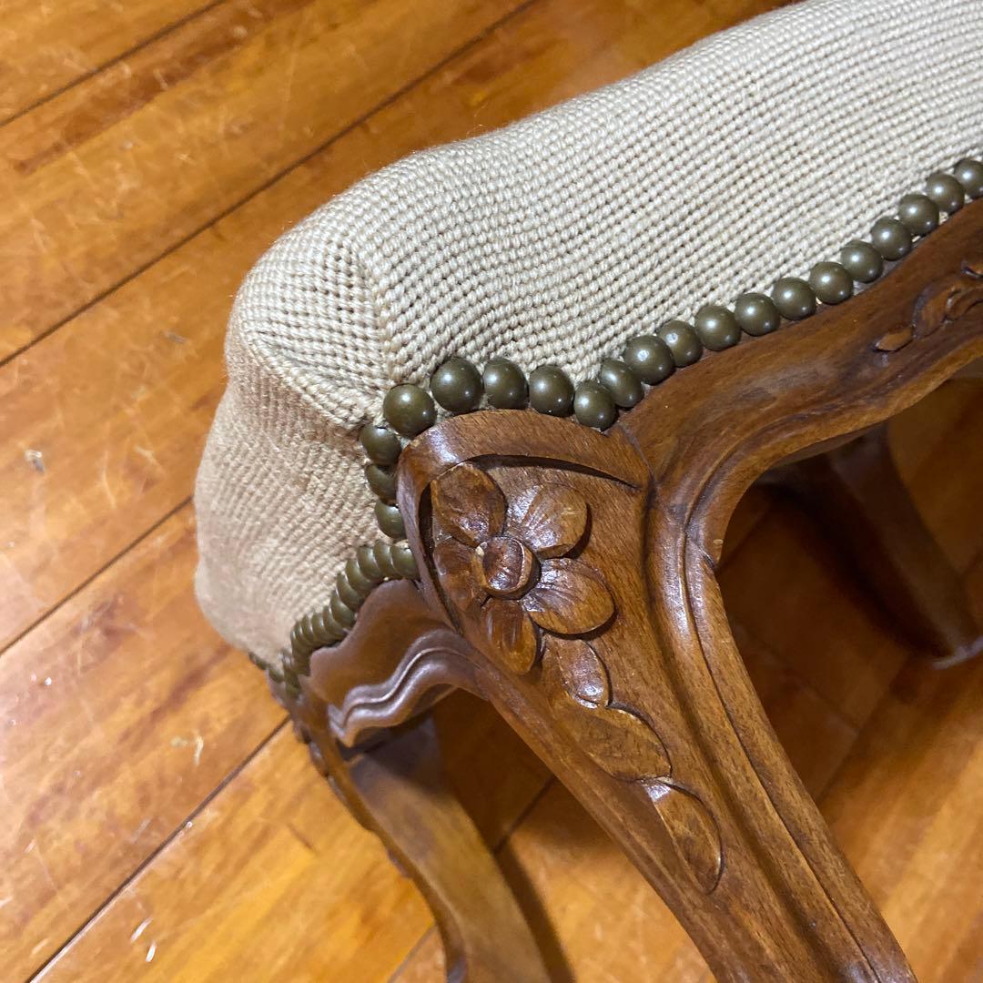 アンティークニードルポイントオツトマン