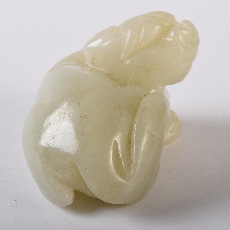 中国　玉石彫刻　神獣　根付　紙鎮　置物　C　8663E