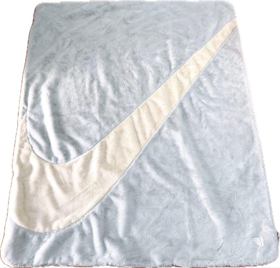 【激レア】 NIKEフェイクファーブランケット⭐︎毛布⭐︎スウッシュ⭐︎ライトブルー