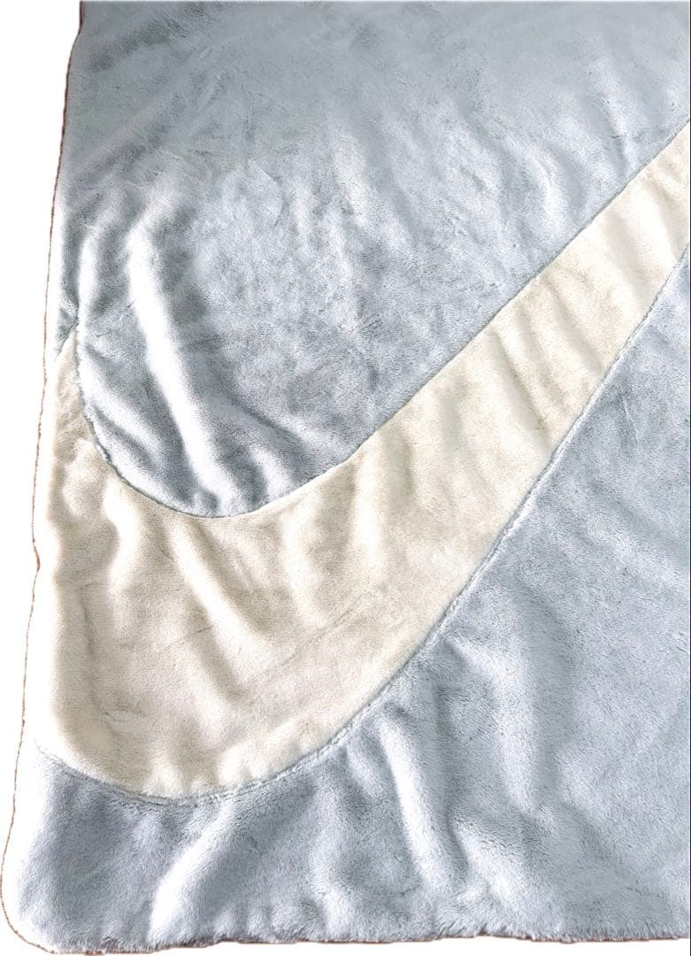 【激レア】 NIKEフェイクファーブランケット⭐︎毛布⭐︎スウッシュ⭐︎ライトブルー