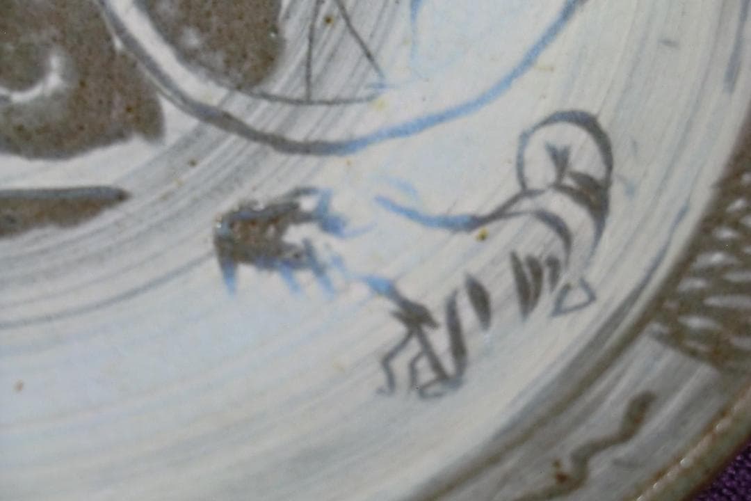 魔訶不思議なセンスの自転車の絵が描かれた陶器飾り皿 作者不詳 D10816