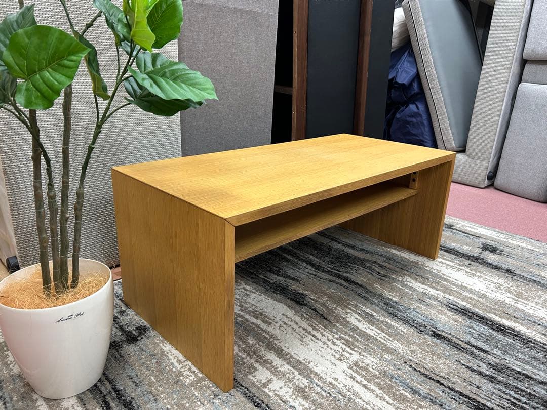 シンプルモダンなセンターテーブル