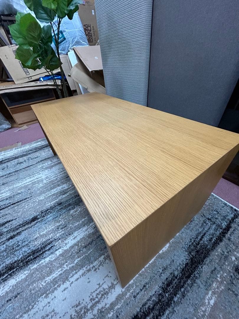 シンプルモダンなセンターテーブル