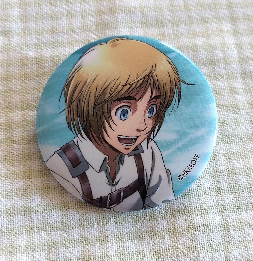 進撃の巨人アルミン缶バッジ 海ver. - メルカリ