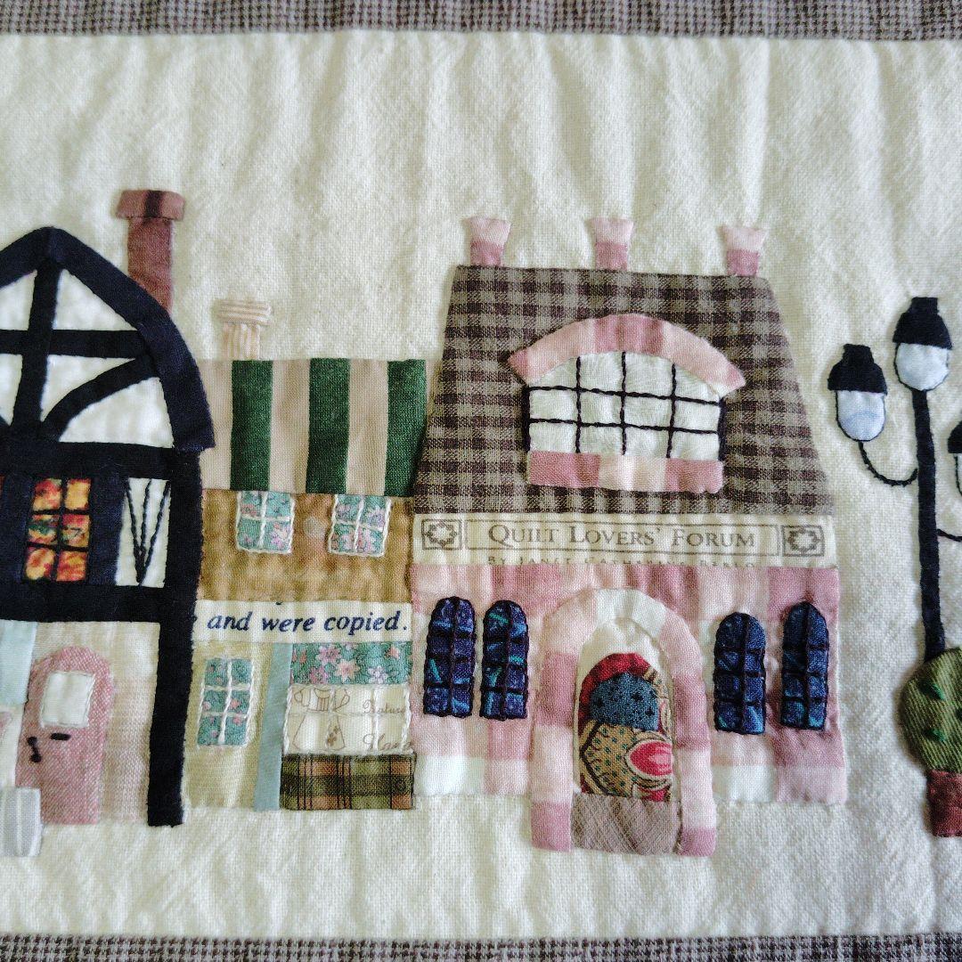 ハウスのパッチワークタペストリー 【70】❛色づく街❜