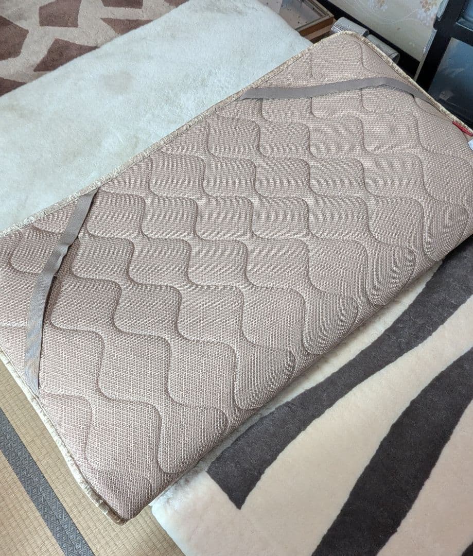 新品未使用　丸八真綿　高級毛皮敷き布団湿気取りソリュームT　ファートン