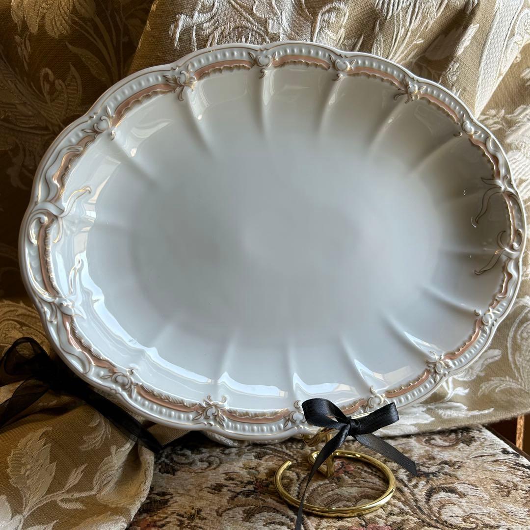 HutchenReuther淡い上品なペール ドイツ製レリーフディッシュ