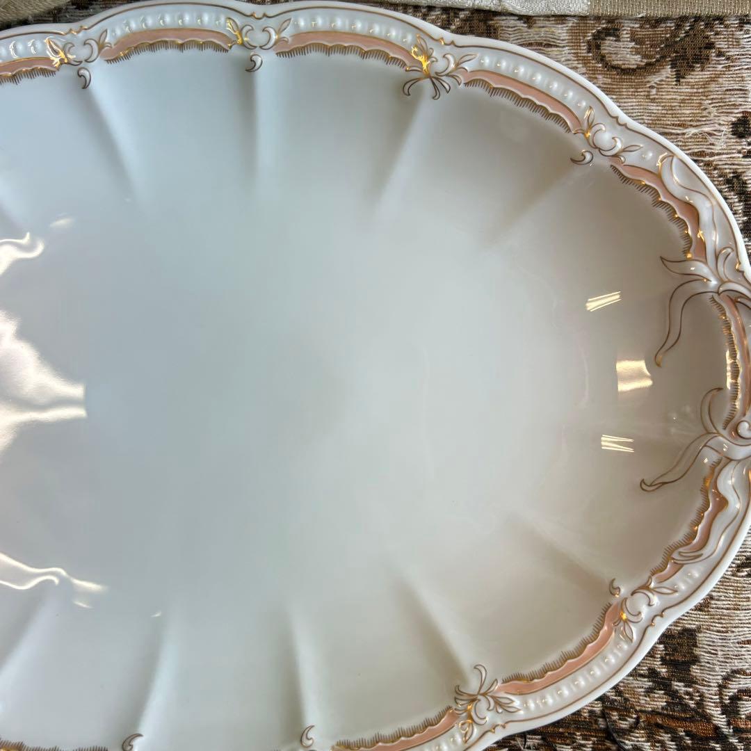 HutchenReuther淡い上品なペール ドイツ製レリーフディッシュ