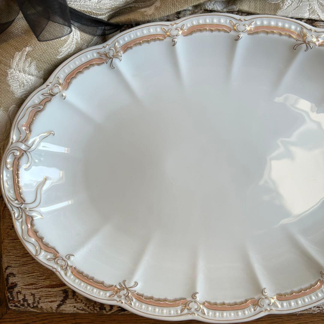 HutchenReuther淡い上品なペール ドイツ製レリーフディッシュ