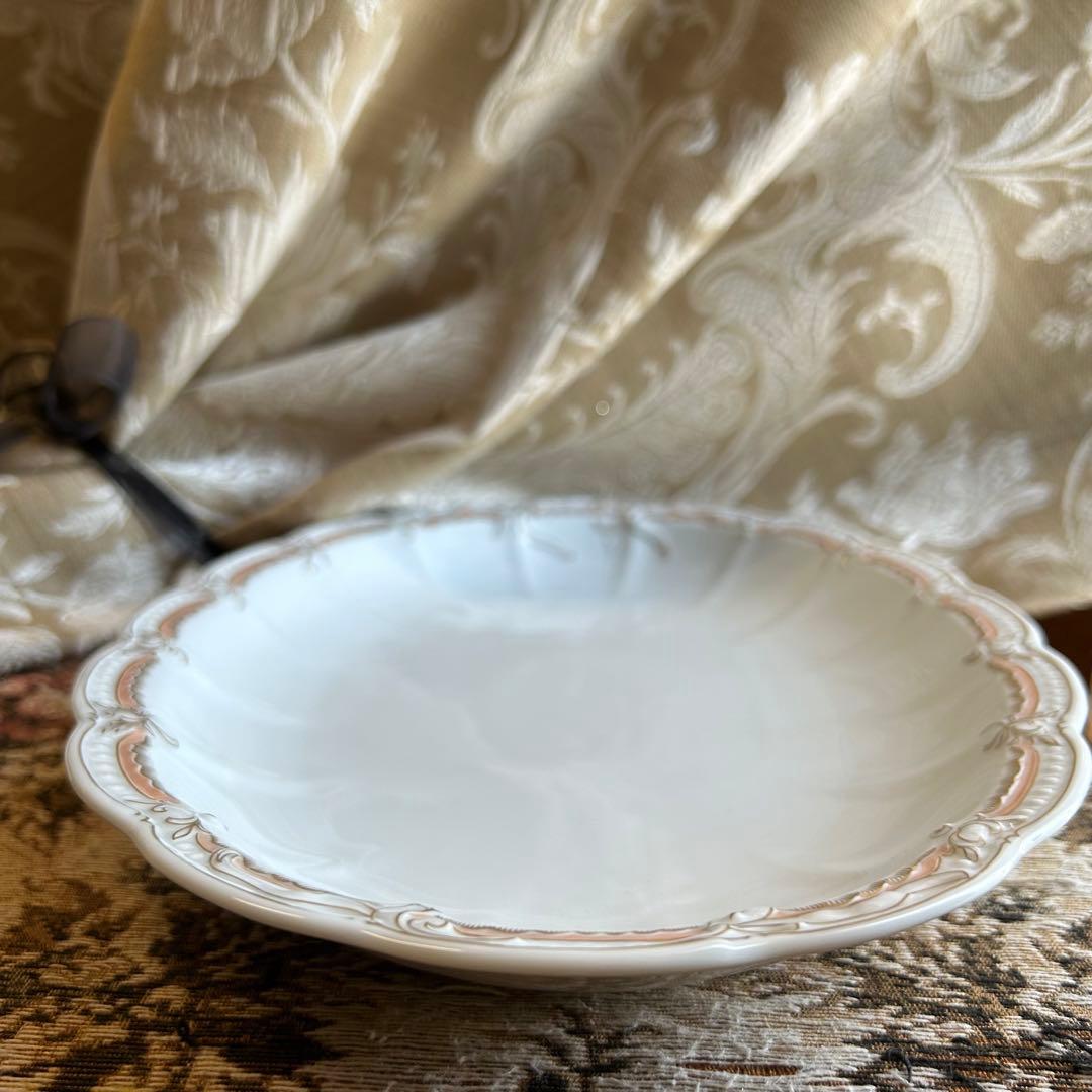 HutchenReuther淡い上品なペール ドイツ製レリーフディッシュ
