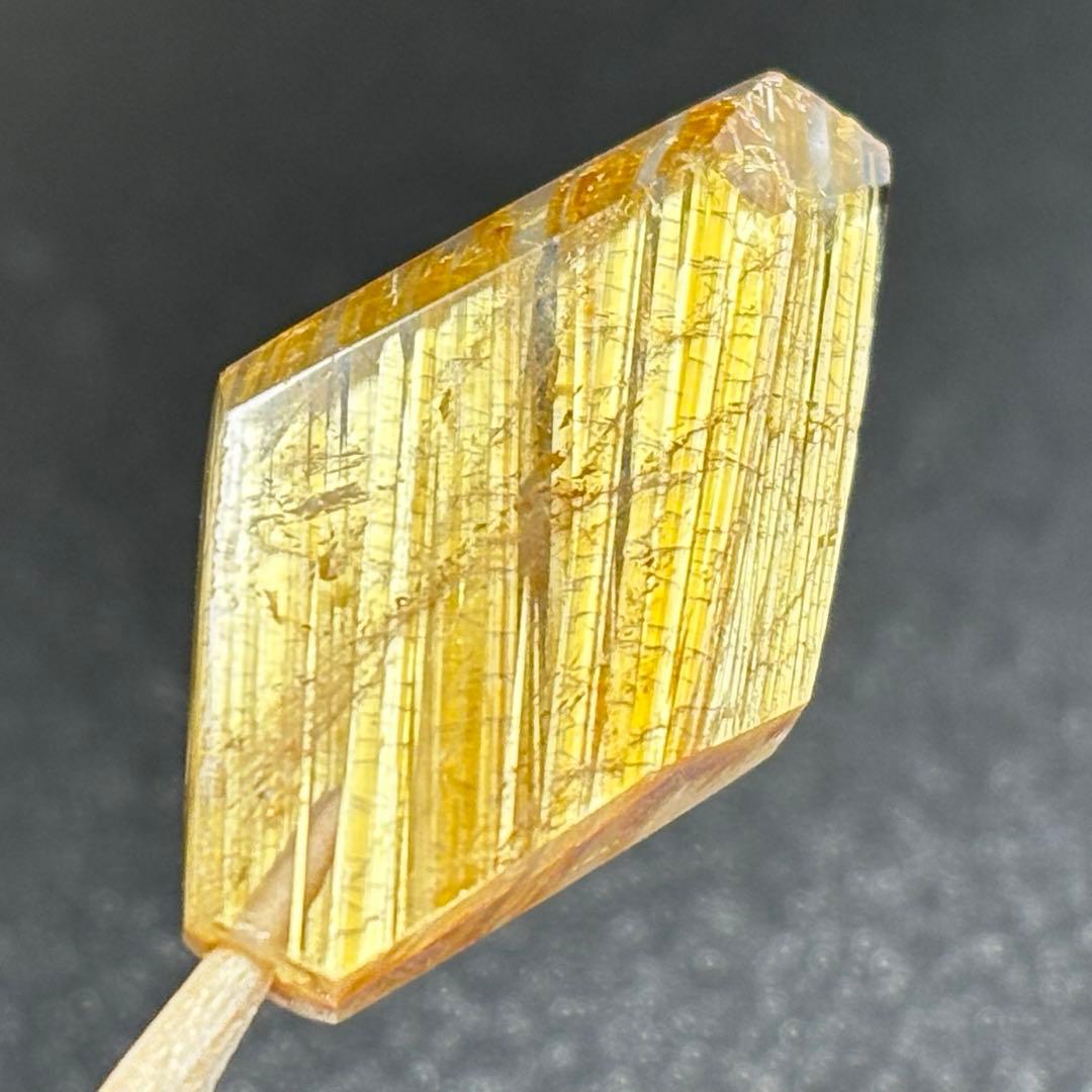 極上　ギラギラ　タイチンルチルクォーツ　K724